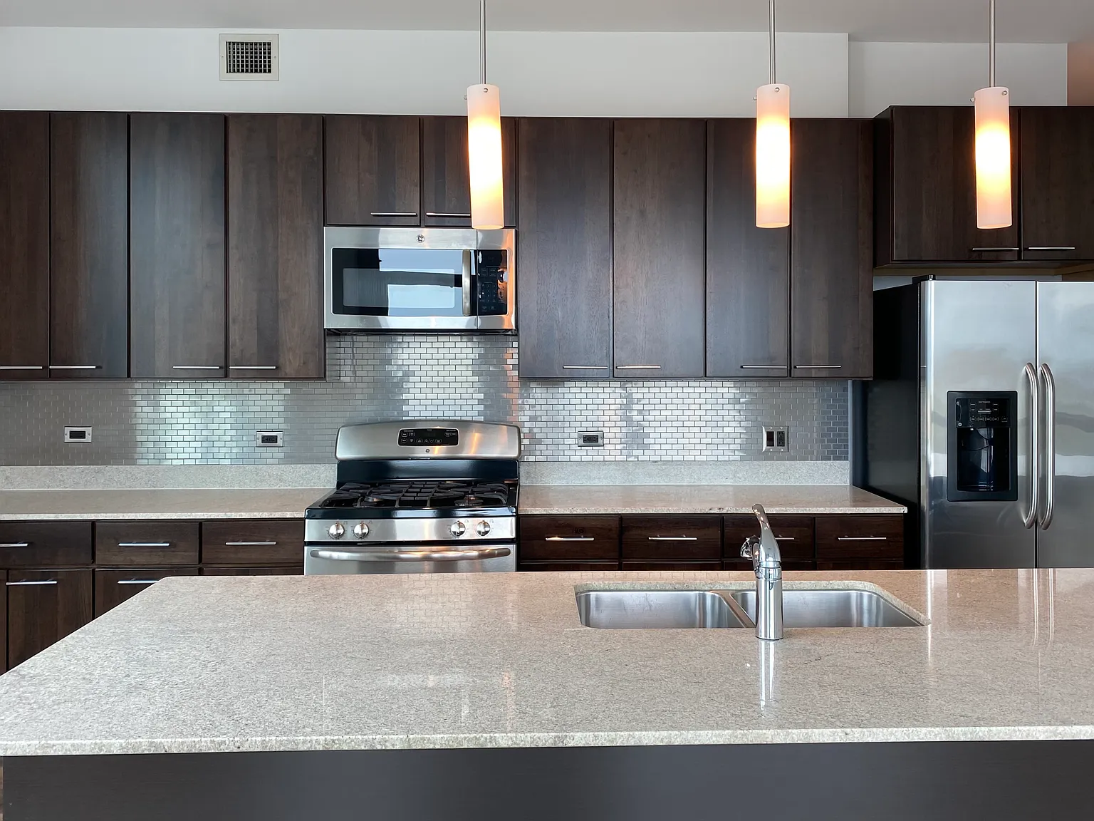 3 bed, 1443 sqft, $5,428 — Photo 1