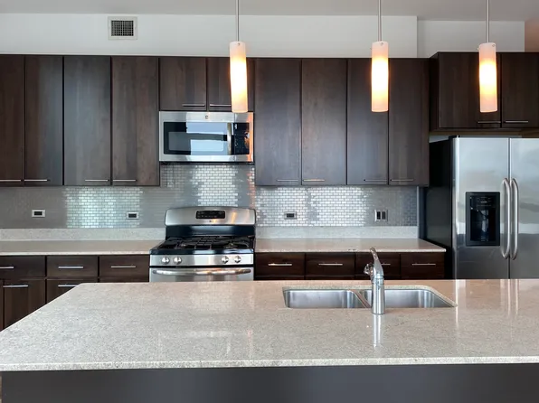 520 W Erie St #1202, Chicago, IL 60654