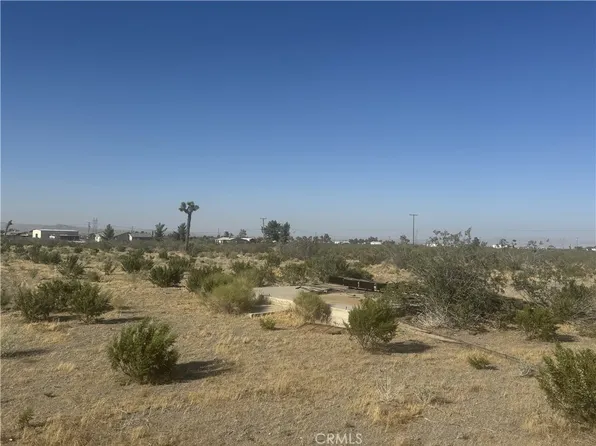 4432 Camellia Rd, Phelan, CA 92371