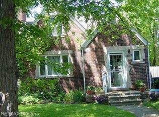 134 N Riverbank St, Wyandotte, MI 48192