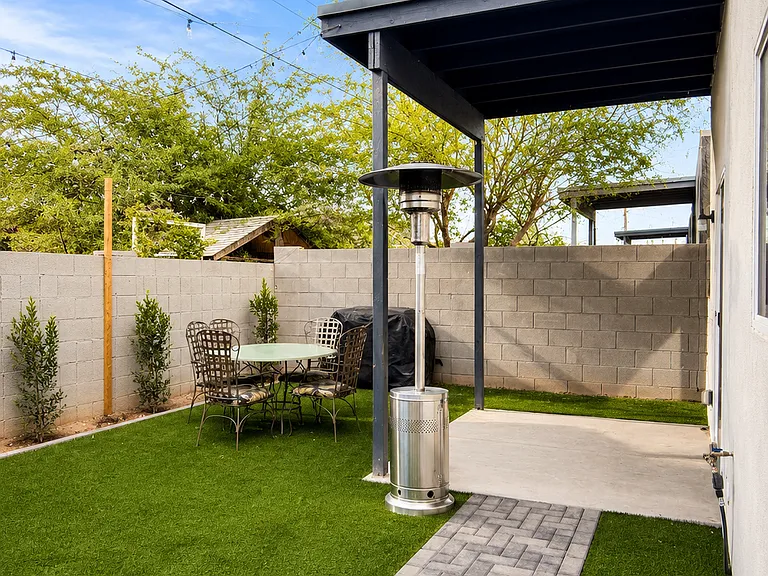 1006 E Odeum Ln — Photo 12