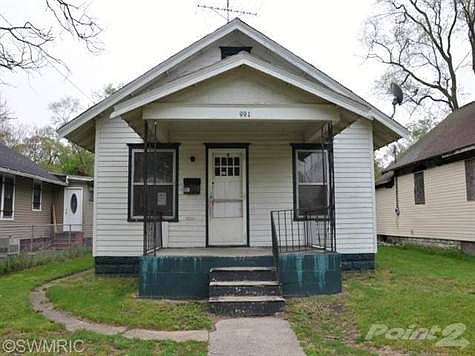 1st image of 991 Superior St