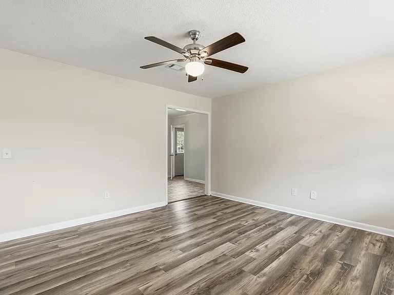 234 Deerwood Dr — Photo 7