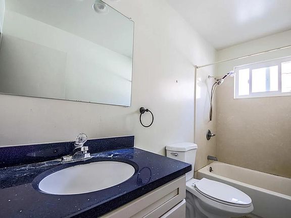 3rd image of 4471 Hamilton Ave #B
