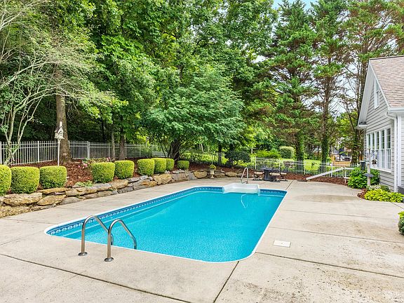 2nd image of 9545 Windrose Cir