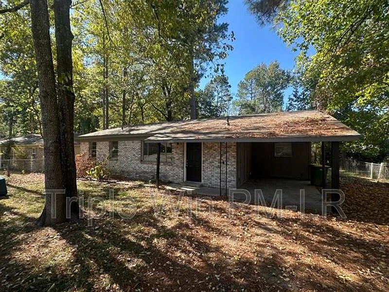 2 bed, 1.0 bath, 988 sqft, $1,125 — Photo 1