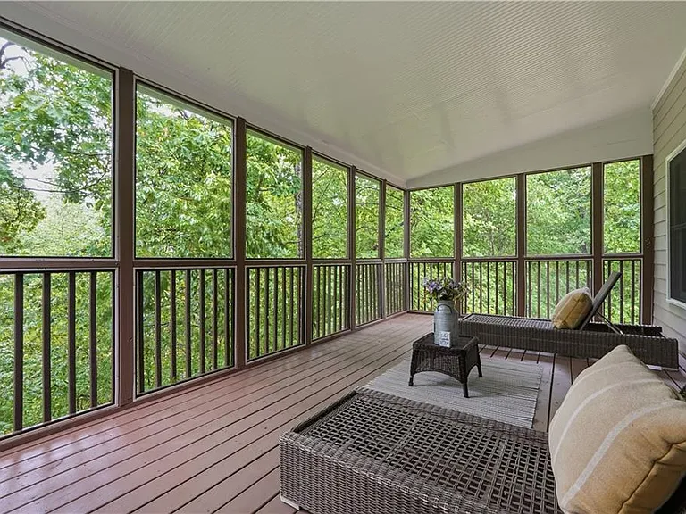 682 Montglade Ct — Photo 25