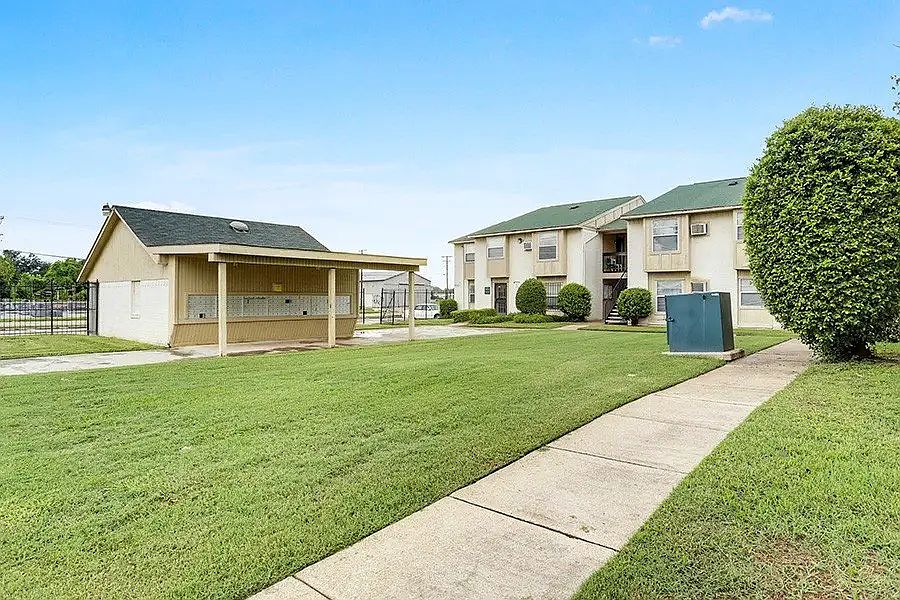 2nd image of 2100 Grimmett Dr #9941