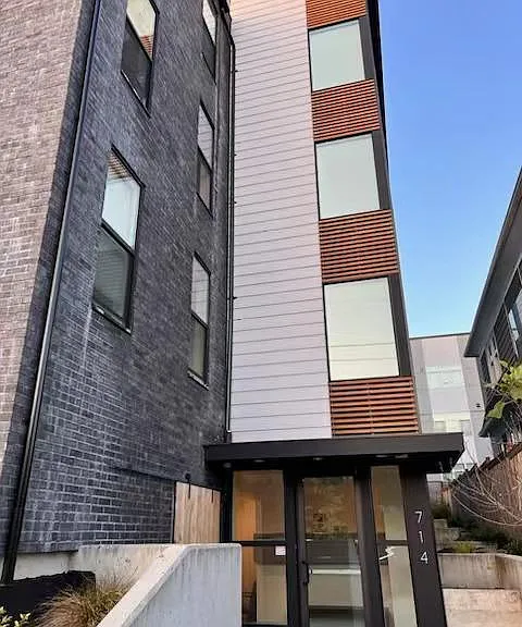 714 10th Ave E #10 — Photo 1
