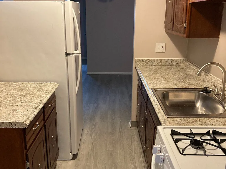 Stoney Creek Apartments — Photo 40