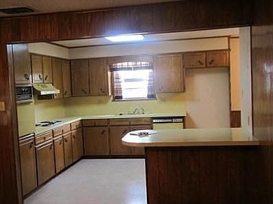 4th image of 1411 Center Dr