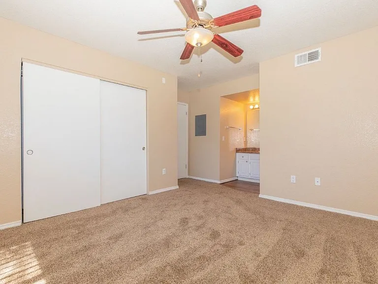 Peak at Oro Valley — Photo 12