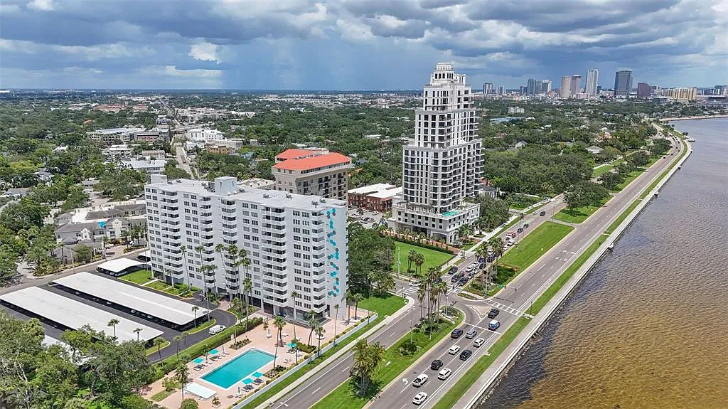 2 bed, 2.5 bath, 2208 sqft, $3,900 — Photo 1