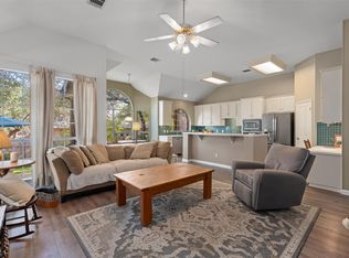 527 Oak Park Dr, Round Rock, TX 78681