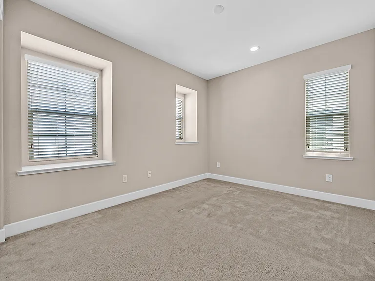 464 E Yarrow Pl — Photo 27