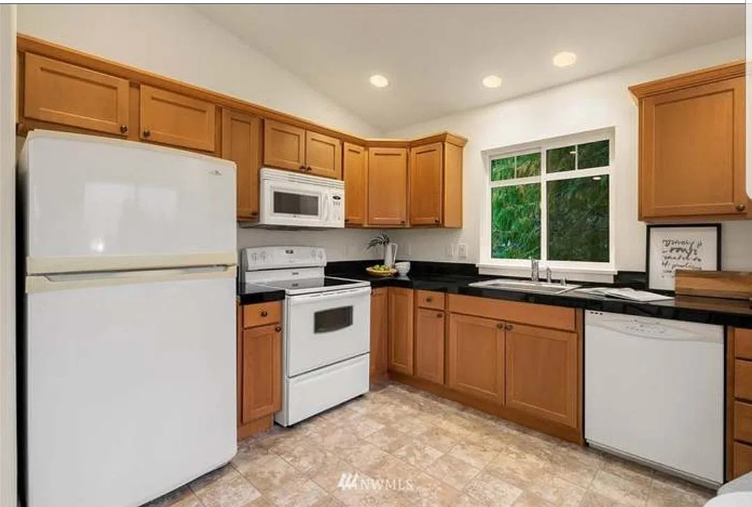 2 bed, 970 sqft, $2,280 — Photo 2