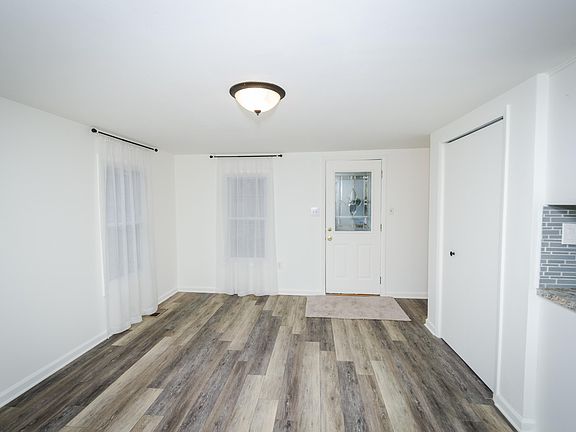 3rd image of 942 Maplewood Ave