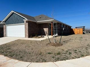 1002 Ichabod Cir, Chickasha, OK 73018