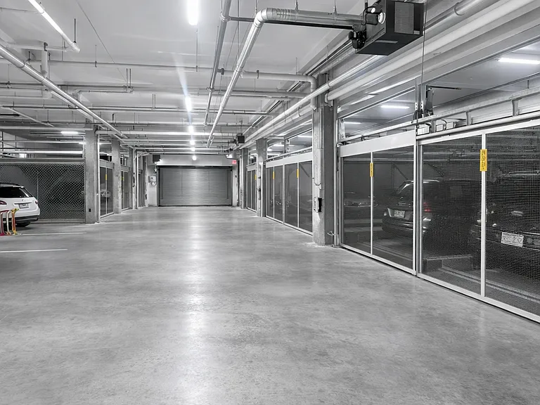 400 W Broadway — Photo 7