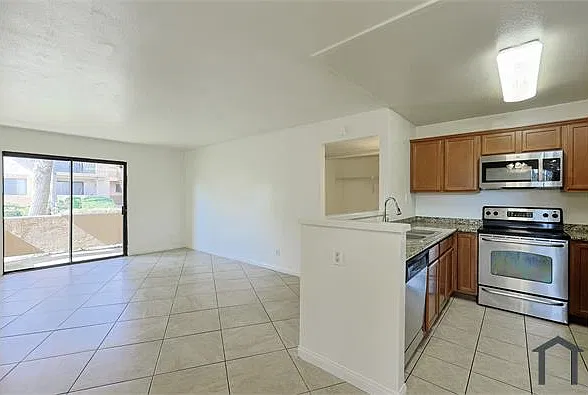 3 bed, 1069 sqft, $2,995 — Photo 1
