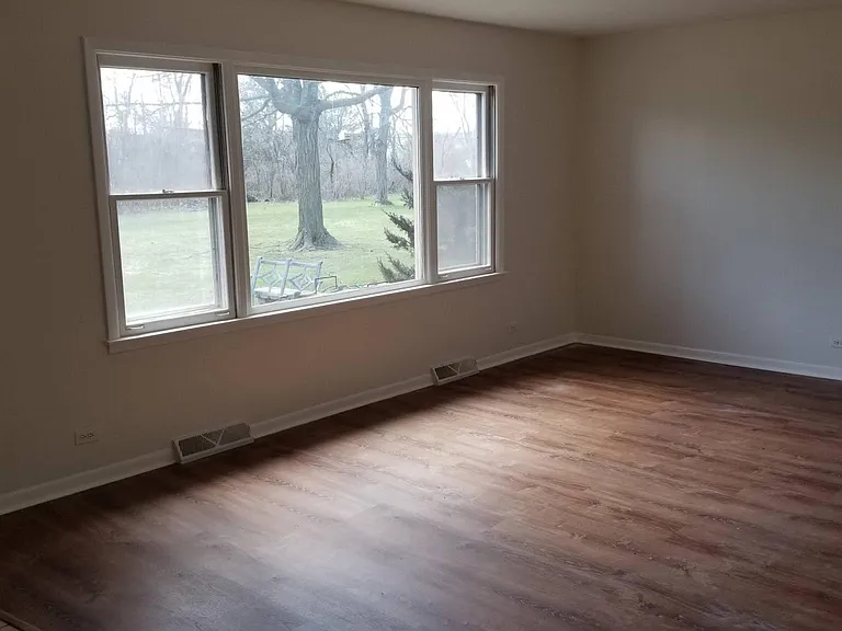 29W730 North Ave — Photo 11