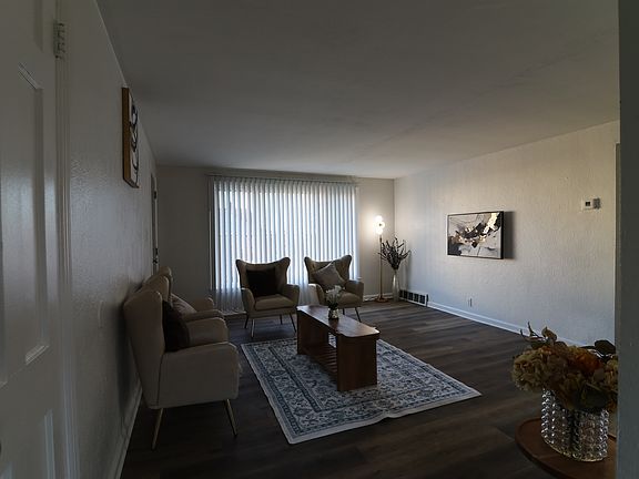 3rd image of 1039 Salem Ave #3