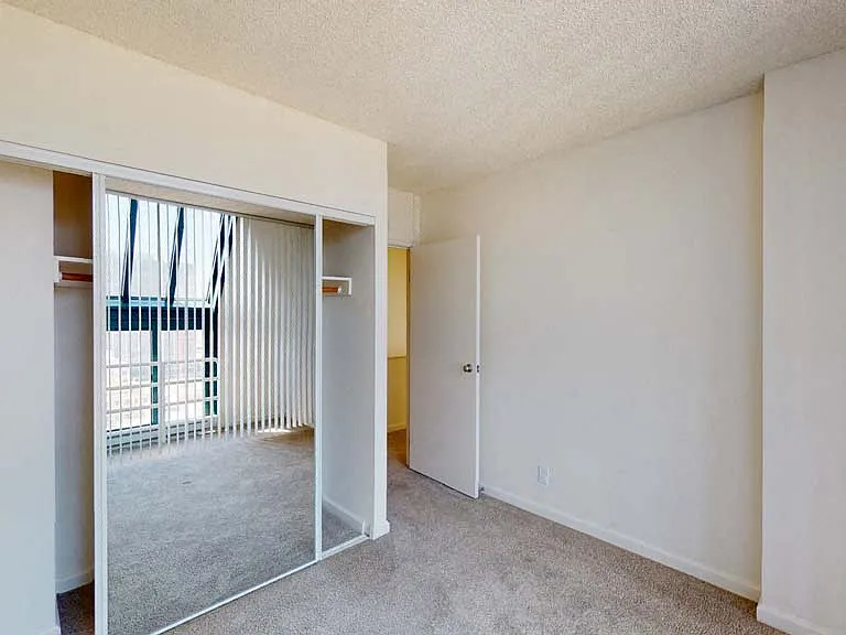 Trinity Towers Apartments — Photo 115