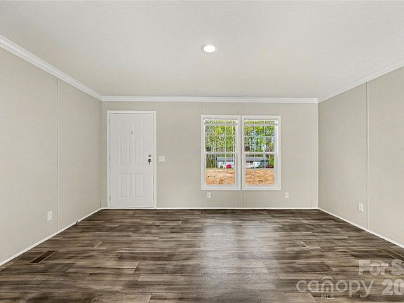 4th image of 150 Silhouette Ln