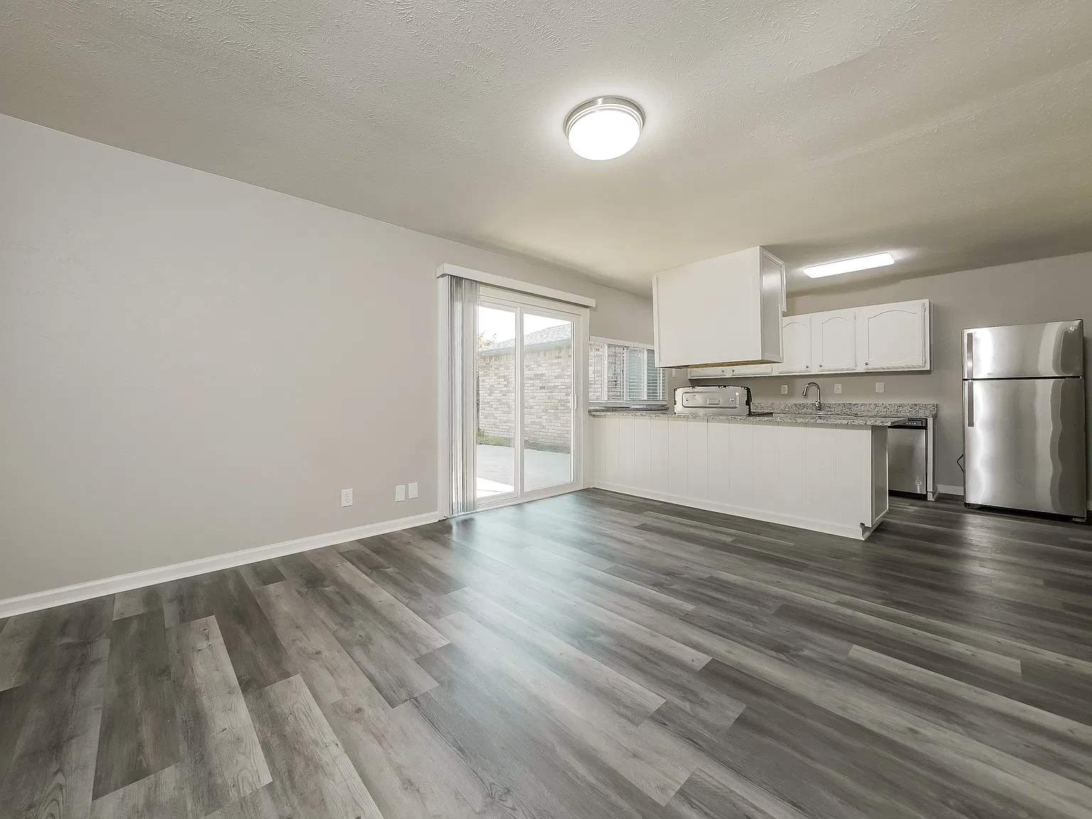 3 bed, 1711 sqft, $2,025 — Photo 3