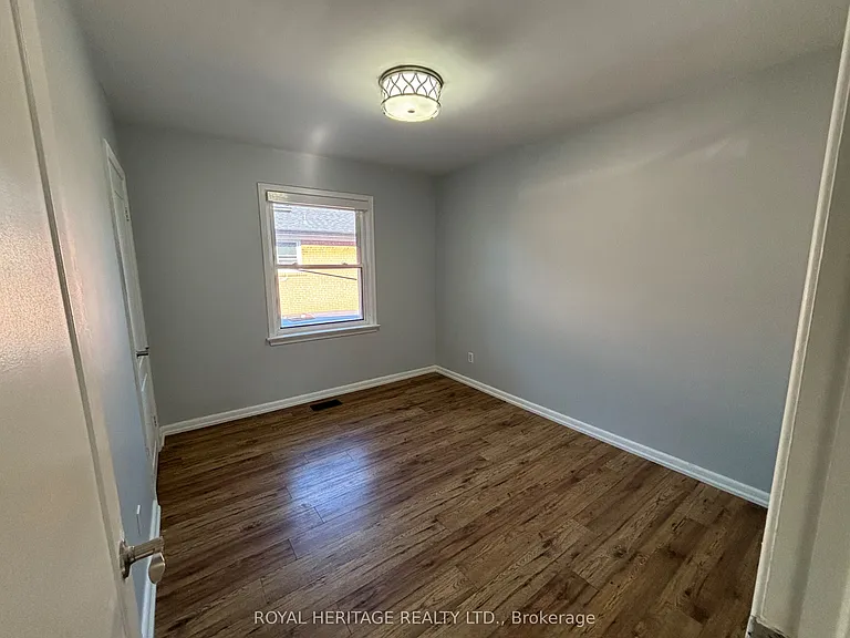 81 Eringate Dr #MAIN FLOOR — Photo 8