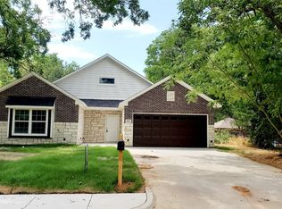 622 E 8th St, Bonham, TX 75418