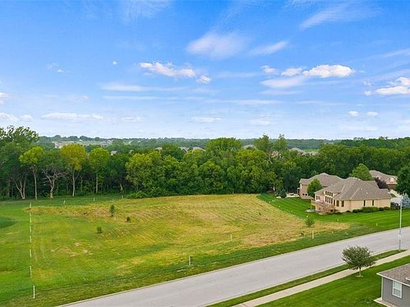 3rd image of 4728 Clubhouse Dr