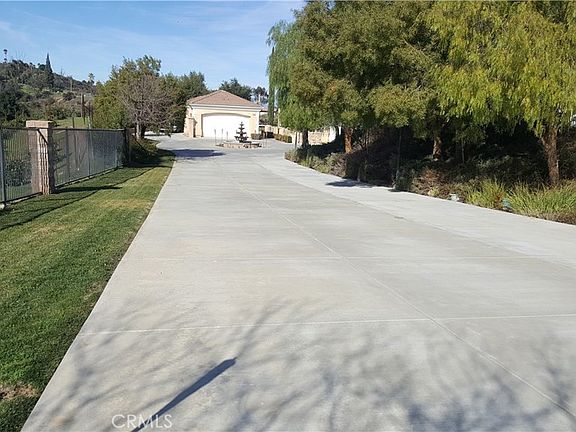 3rd image of 4007 Suzie Cir