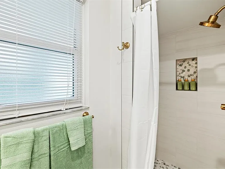 2641 Hyde Park St — Photo 38