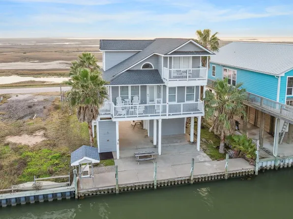 530 Dolphin Ln, Freeport, TX 77541