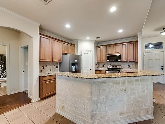 5th image of 202 Creekwood Dr