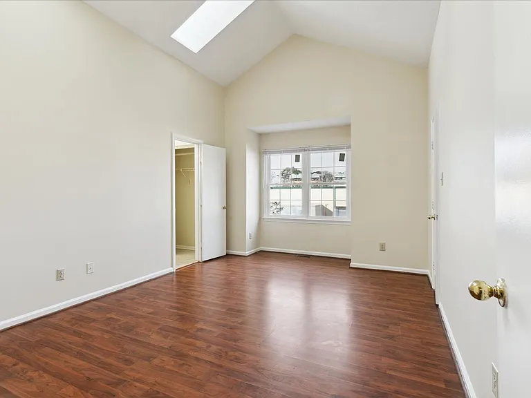 27 Tamarisk Quay #F — Photo 10