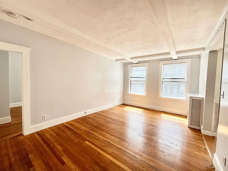 124 Sutherland Rd #5 — Photo 2