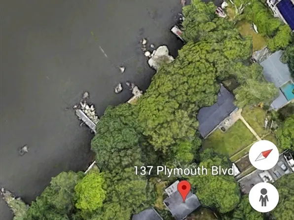 137 Plymouth Blvd, Westport, MA 02790