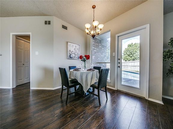 4th image of 2632 Helen Ln