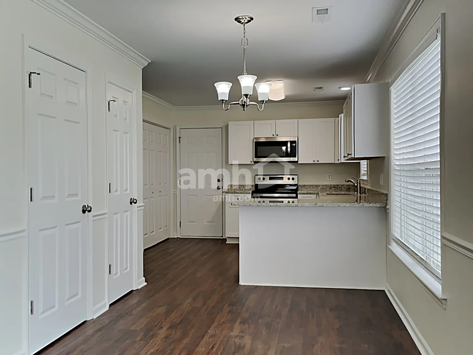 4 bed, 2.5 bath, 2742 sqft, $2,215 — Photo 3