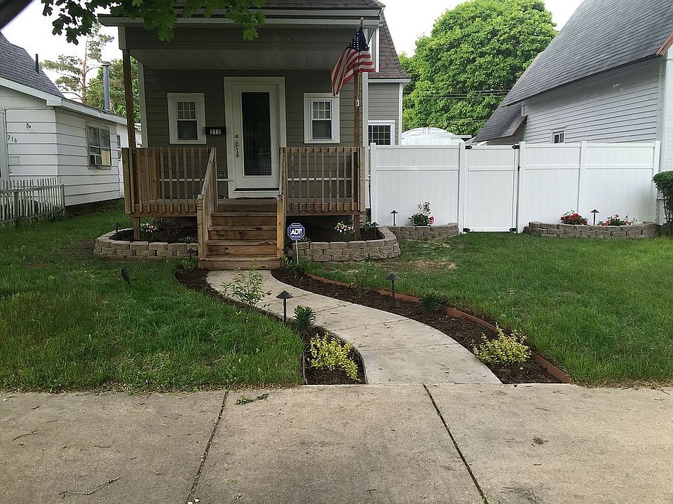 1st image of 212 N 3rd Ave