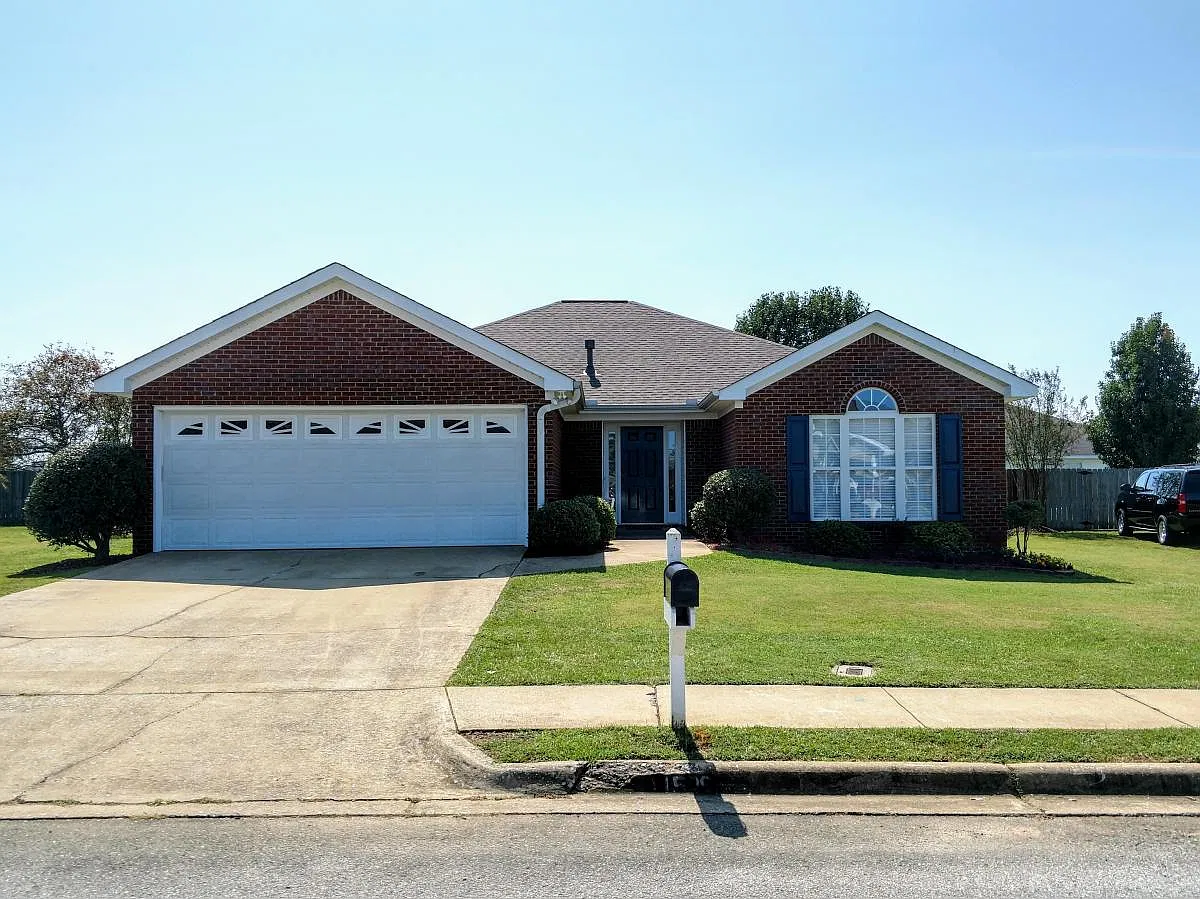 3 bed, 1819 sqft, $1,850 — Photo 1