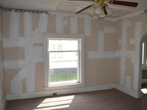 3rd image of 1349 Garfield Ave NW