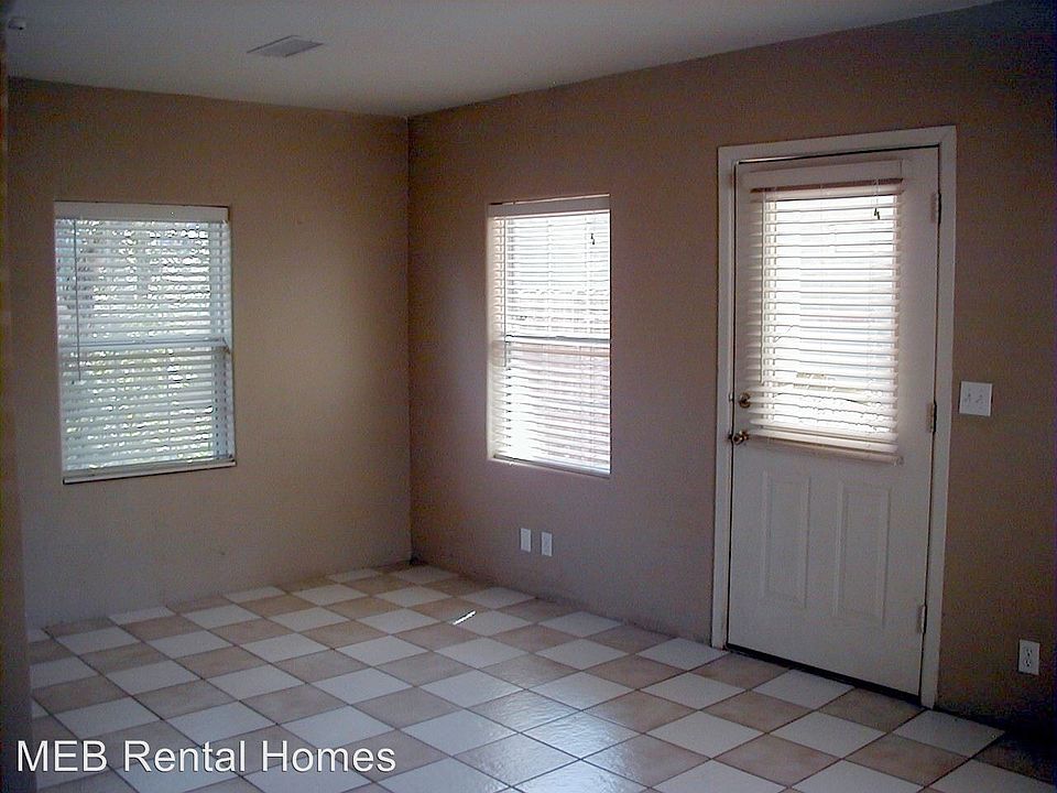 2nd image of 2930 N Adelaide Farms Pl