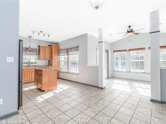 5th image of 1062 Snead Dr