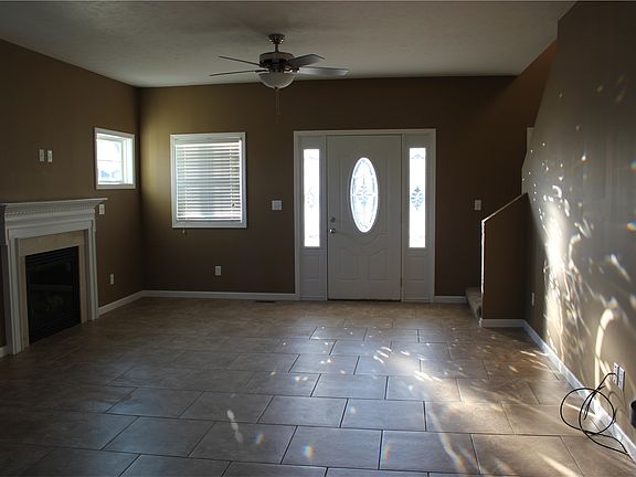 4th image of 405 Dalhlia Dr