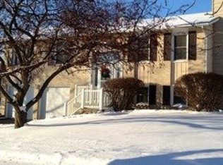 1840 Ridgewood Ln, Hoffman Estates, IL 60192