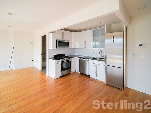 3rd image of 23-15 Astoria Blvd Penthouse E
