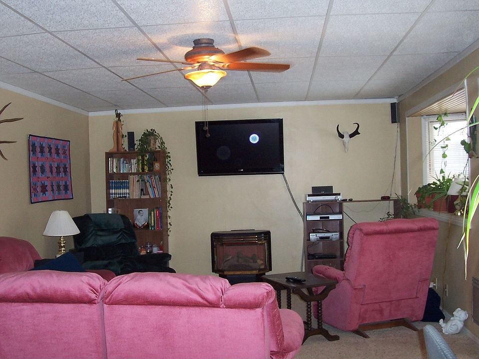 2nd image of 406 W Walnut St